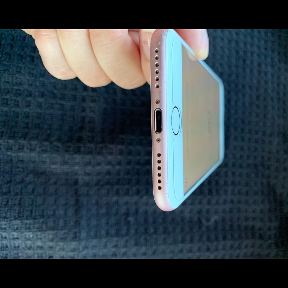 iPhone 7 - Picture 3 of 6